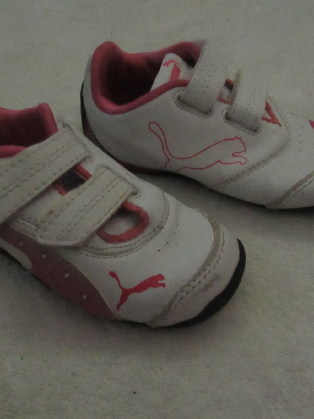 Puma White/Pink Kid Shoes Size 5 USED